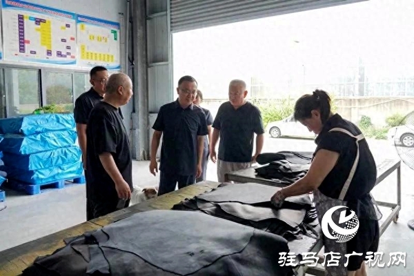 平輿縣人民法院院長(zhǎng)深入當(dāng)?shù)仄じ锲髽I(yè)走訪調(diào)研