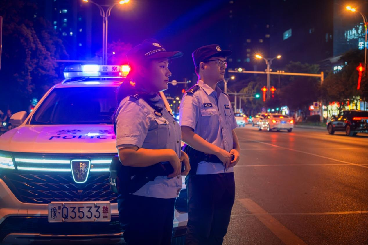 駐馬店市公安局經(jīng)濟開發(fā)區(qū)分局開展夏夜巡查宣防集中清查整治行動