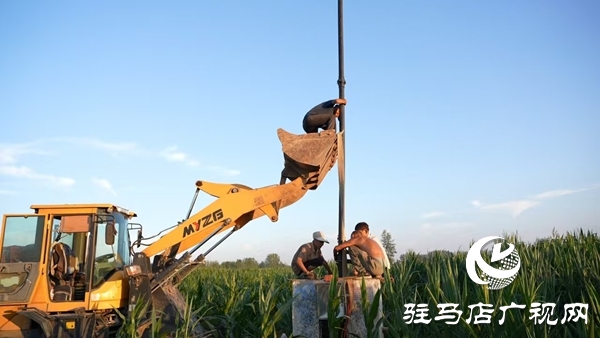 西平縣徐魏莊社區(qū):搶修水利機(jī)井 全力保障秋澆灌溉