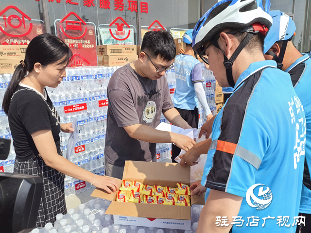 駐馬店經濟開發(fā)區(qū)總工會開展“夏送清涼”活動