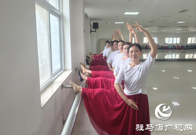 歲月不阻追夢心！這群退休老太以舞書寫“夕陽傳奇”