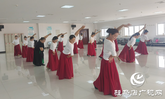 歲月不阻追夢心！這群退休老太以舞書寫“夕陽傳奇”