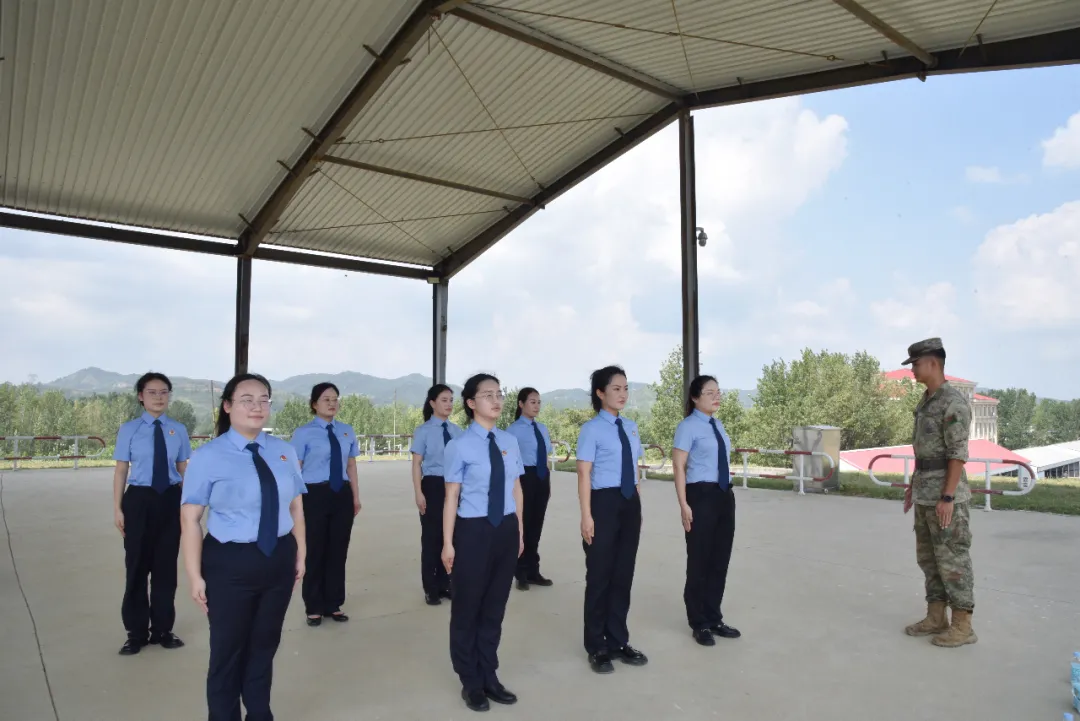 泌陽(yáng)縣檢察院開(kāi)展“八一”進(jìn)軍營(yíng)活動(dòng)?