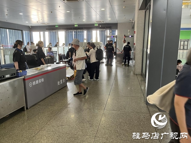 暑運(yùn)過(guò)半 駐馬店車務(wù)段運(yùn)輸平穩(wěn)有序