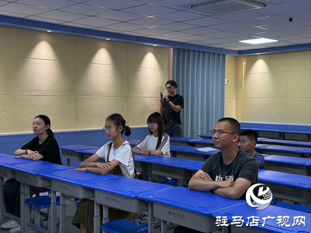 華北電力大學(xué)實(shí)踐團(tuán)在確山縣朱李莊開(kāi)展“綠色電力新能源”主題科普支教