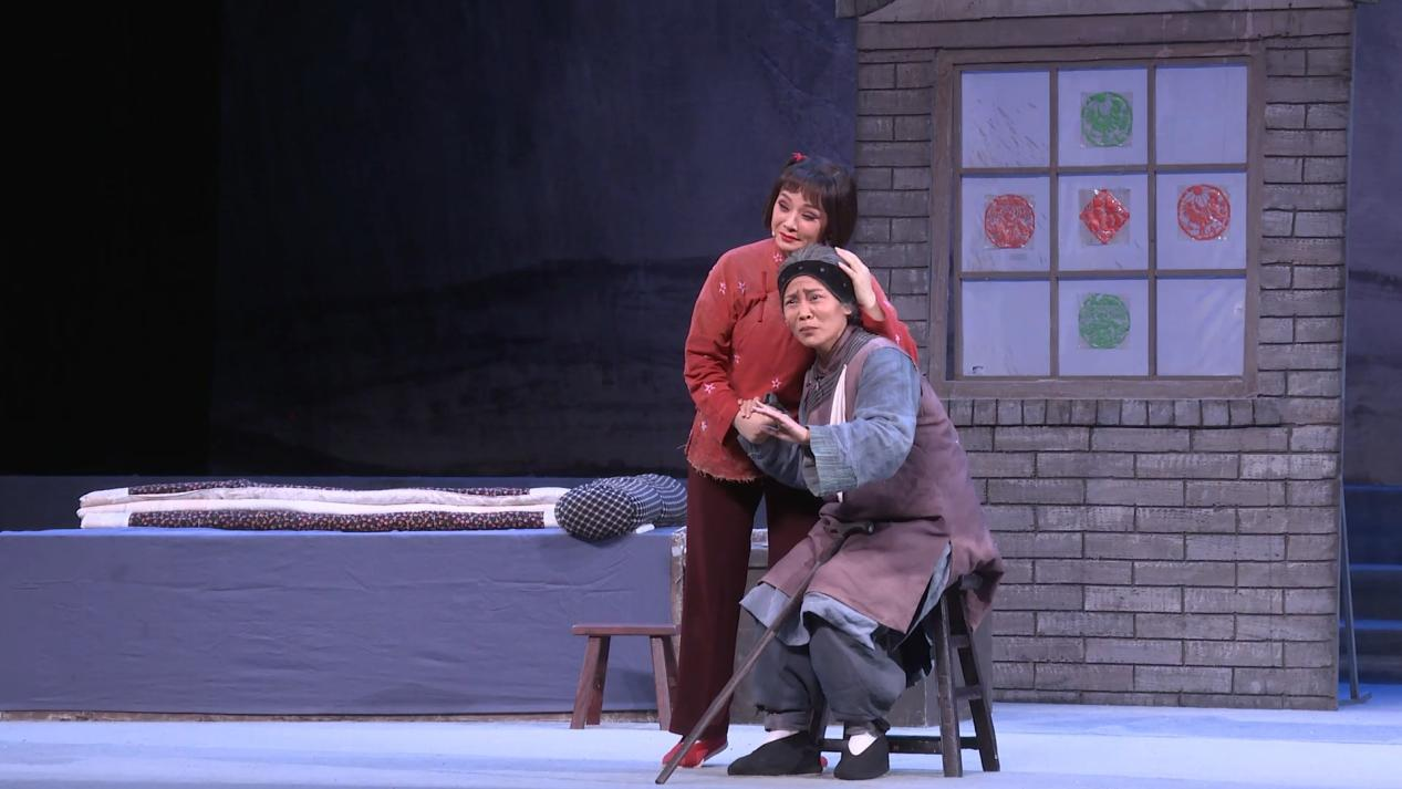 紅色經(jīng)典再現(xiàn)！豫劇《劉胡蘭》拉開第十一屆黃河戲劇節(jié)帷幕