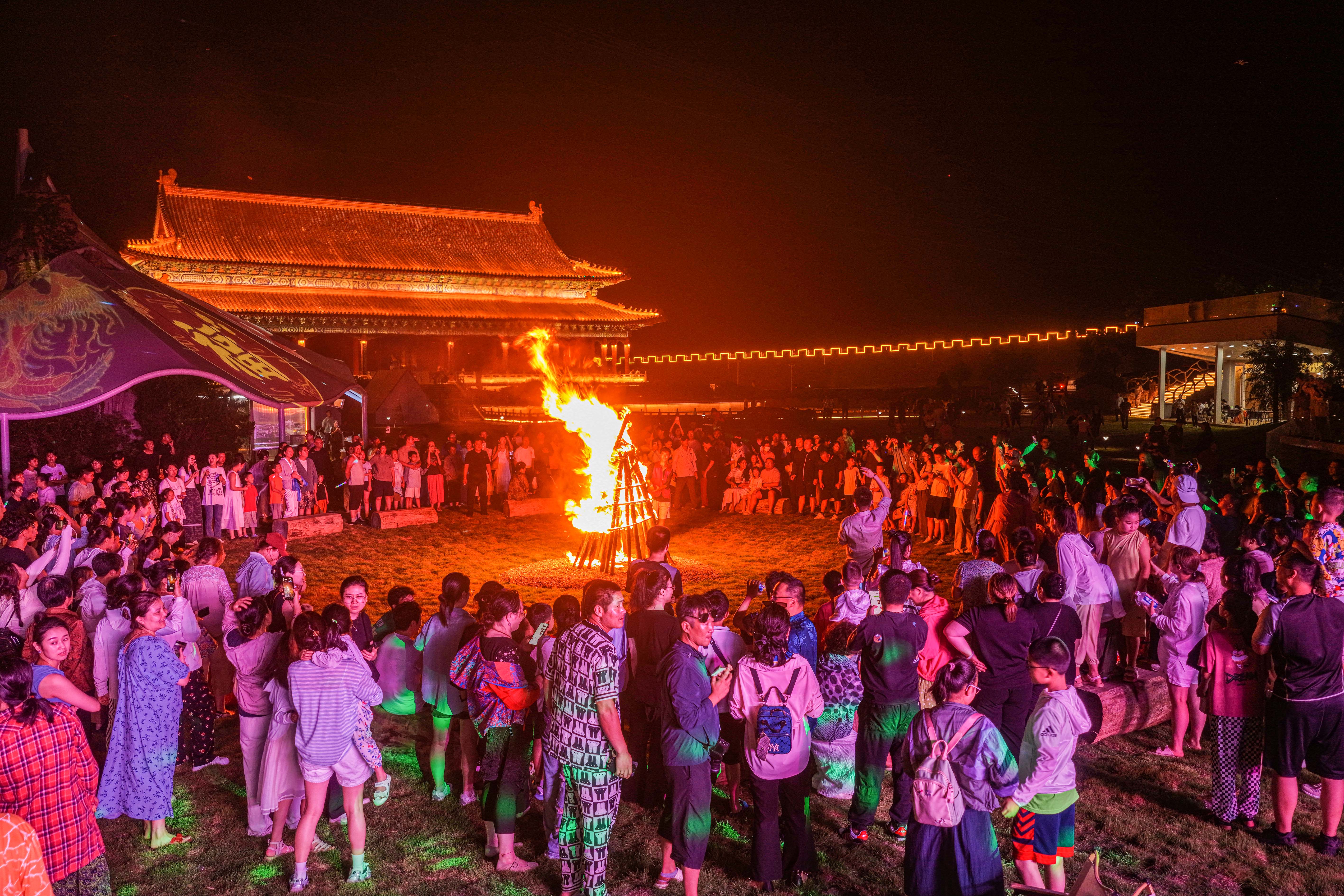 消費(fèi)場景持續(xù)上新 夜間“黃金4小時(shí)”創(chuàng)造暑期經(jīng)濟(jì)新增量