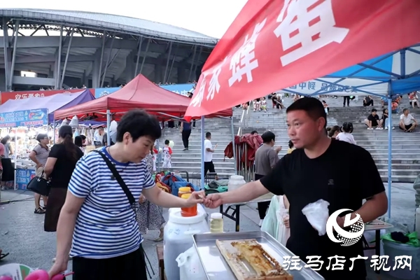 平輿縣蜜然康蜜蜂養(yǎng)殖專(zhuān)業(yè)合作社蜂產(chǎn)品精彩亮相2025第十一屆黃河戲劇節(jié)