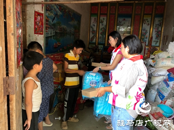 平輿縣婦聯(lián)開展“少年兒童心向黨 牽手護航伴成長”暑期兒童關(guān)愛服務(wù)活動