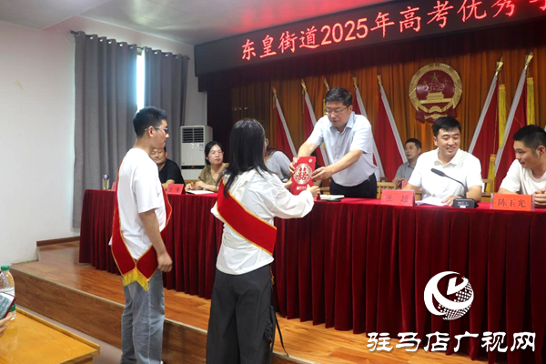 平輿東皇街道：千萬粉絲網(wǎng)紅&ldquo;佳佳好粗魯&rdquo;捐資助力高考優(yōu)秀學(xué)子逐夢遠(yuǎn)航