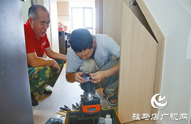 駐馬店聯(lián)通高新區(qū)分公司高效服務解民憂