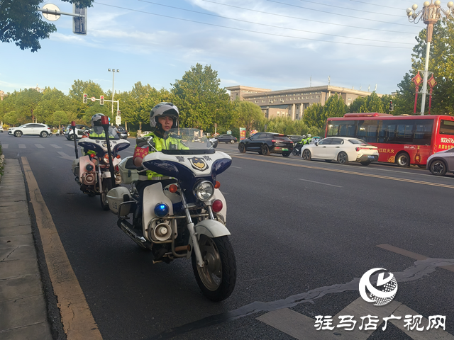交警護(hù)航“黃河有戲 天中Hi集” 全力保障市民出行順暢