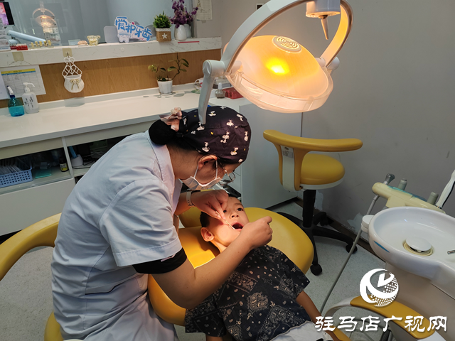 暑假兒童正畸熱 專家:并非越早越好 科學選擇是關(guān)鍵