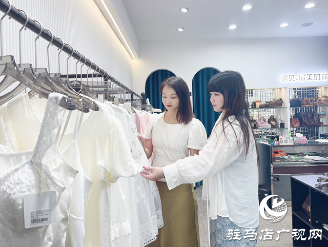 換季消費迎高峰 夏裝促銷與秋裝上新雙線火熱