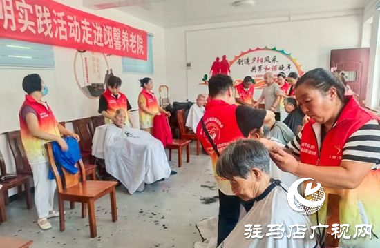  西平縣志愿者走進養(yǎng)老院 義務理發(fā)暖人心
