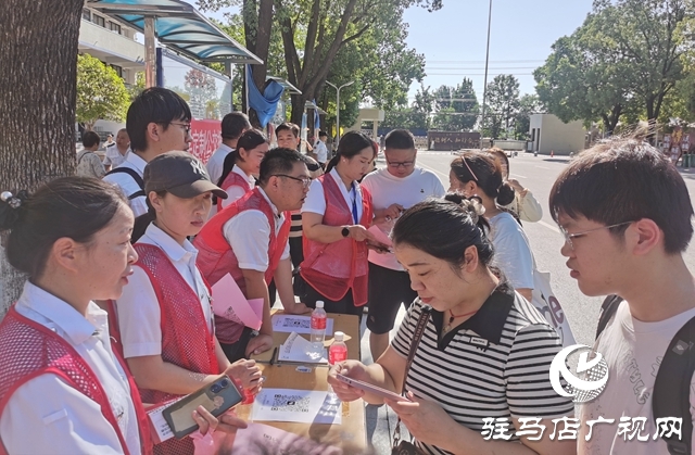 駐馬店:開學季“定制公交”再啟航 家校“點對點”接送更省心