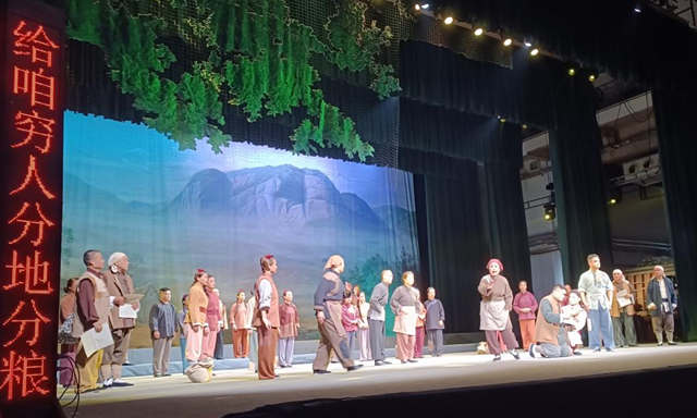 秦腔現(xiàn)代戲《根據(jù)地》駐馬店上演 再現(xiàn)革命崢嶸歲月