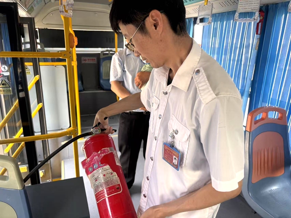 平輿公交全力備戰(zhàn)開學(xué)季 筑牢安全出行防線