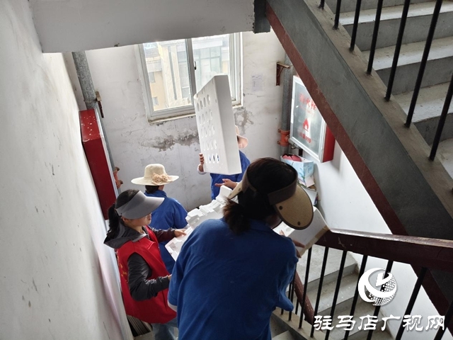 驛城區(qū)東風(fēng)街道:清理小區(qū)雜物 守護(hù)居民安全