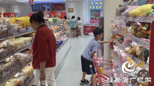 零食店成年輕人消費(fèi)新寵