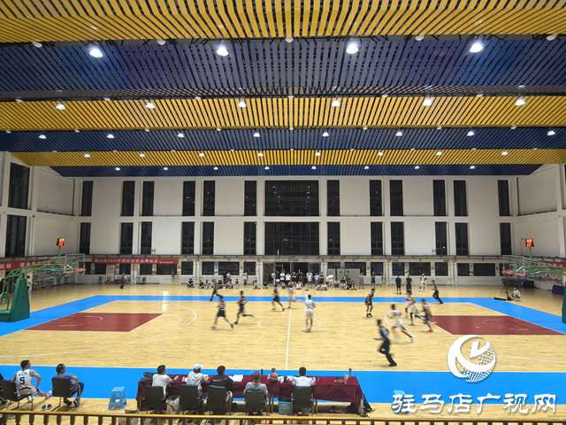 駐馬店市籃球聯(lián)賽“中原村BA”確山分會(huì)場(chǎng)：確山隊(duì)66:62戰(zhàn)勝平輿隊(duì)