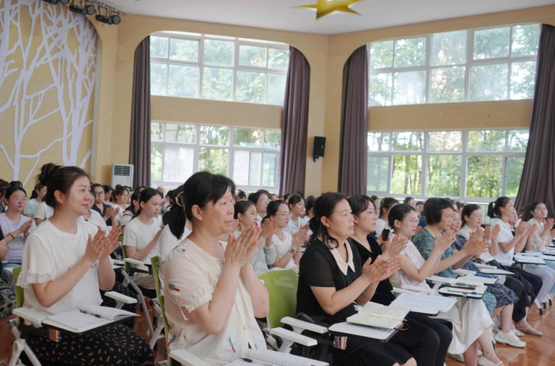 駐馬店市實驗幼兒園召開 2025 年新學(xué)期教師大會