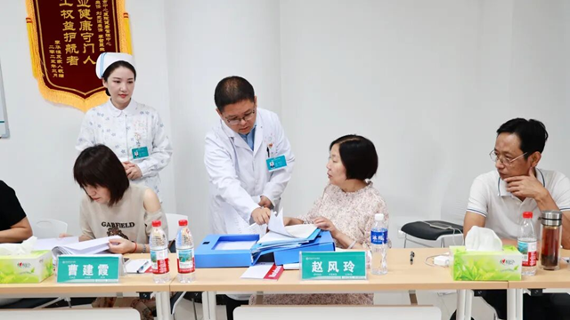  河南省職業(yè)病診斷機(jī)構(gòu)和職業(yè)健康檢查機(jī)構(gòu)質(zhì)量控制專家組蒞臨市中心醫(yī)院開(kāi)展質(zhì)量控制現(xiàn)場(chǎng)考核