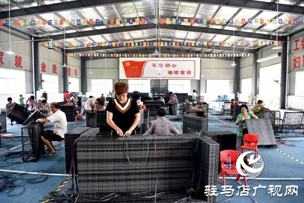 平輿縣8000余名黨員干部每周三準(zhǔn)時(shí)參加&ldquo;四大攻堅(jiān)日&rdquo;激活治理新效能