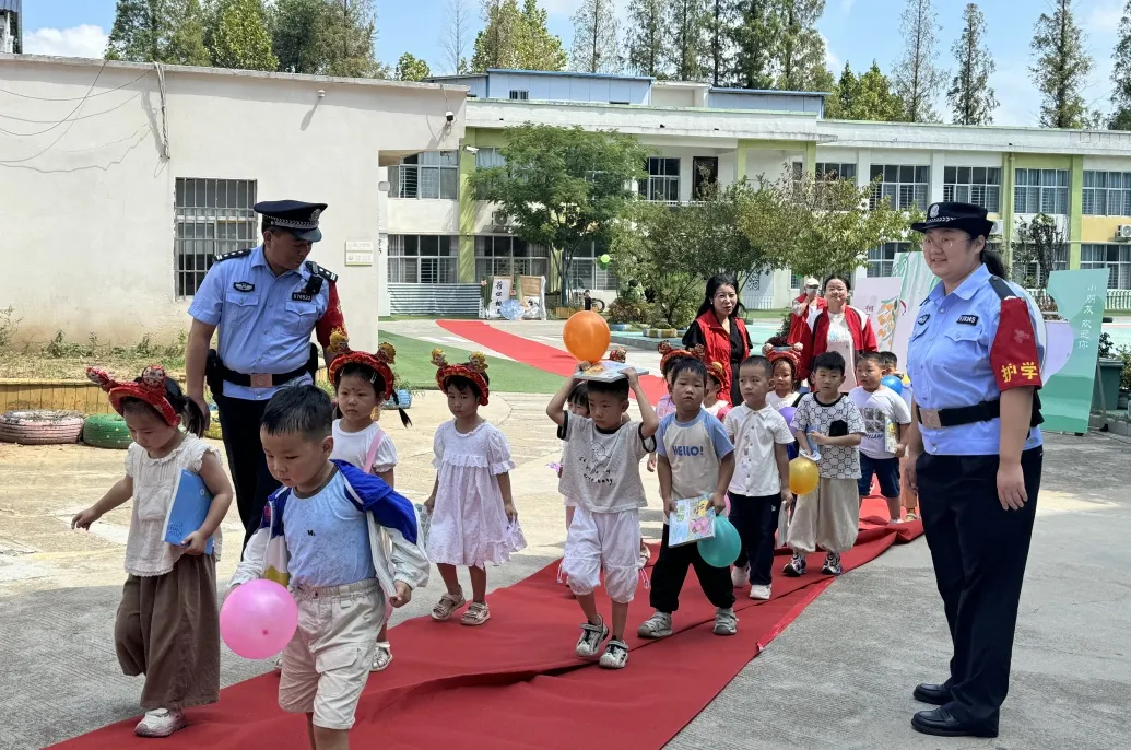 駐馬店公安：聚焦開學安全 從“心”出發(fā)護成長