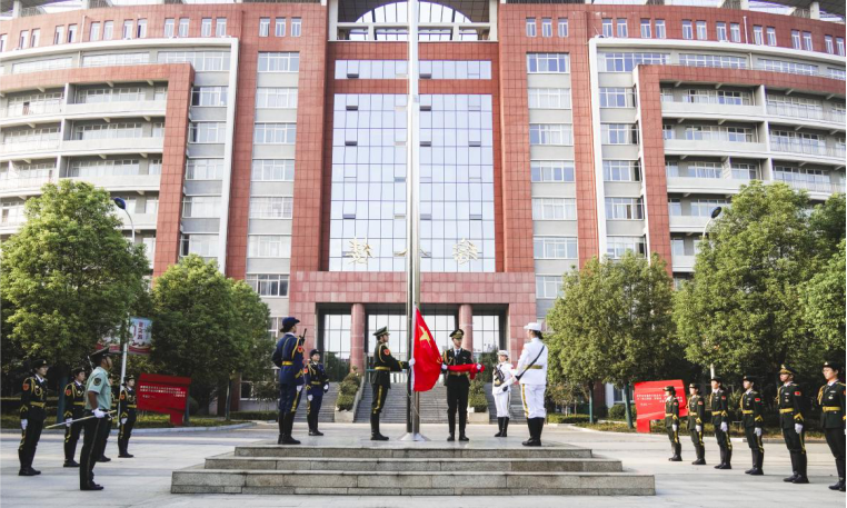 駐馬店幼兒師范高等?？茖W(xué)校舉行新學(xué)期升旗儀式