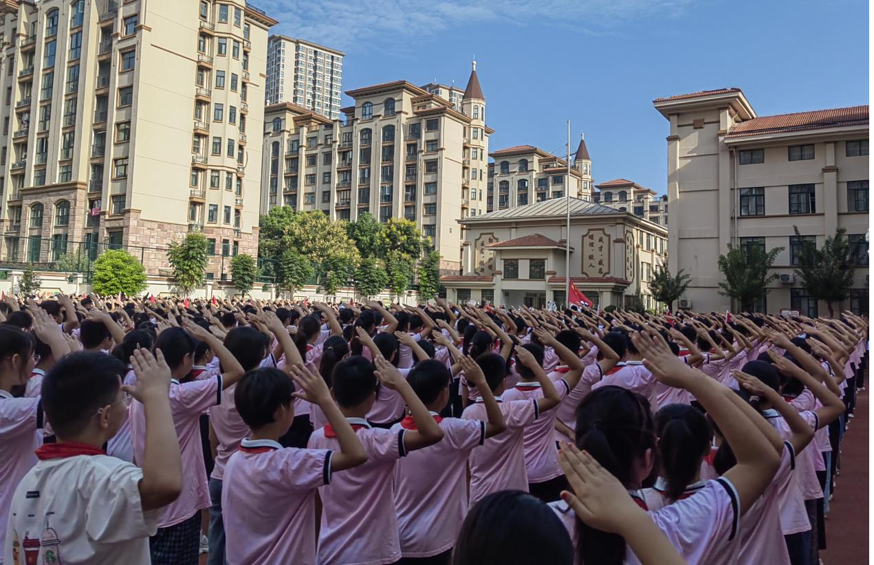 逐夢新途 同赴新程——駐馬店市第三十三小學舉行新學期開學典禮