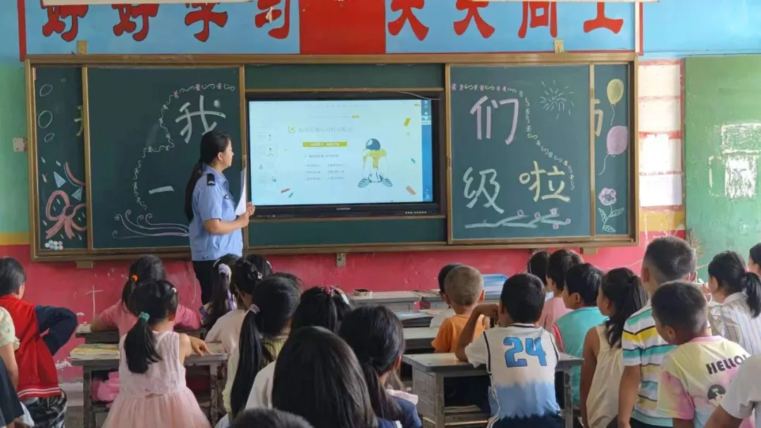 駐馬店公安：聚焦開學安全 從“心”出發(fā)護成長