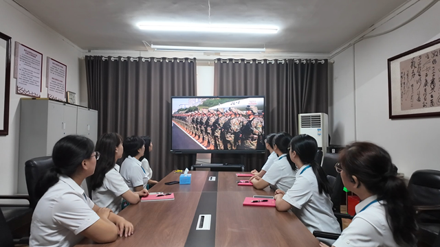  觀閱兵盛典，燃愛國豪情——駐馬店市醫(yī)療行業(yè)組織收看紀念大會暨閱兵儀式