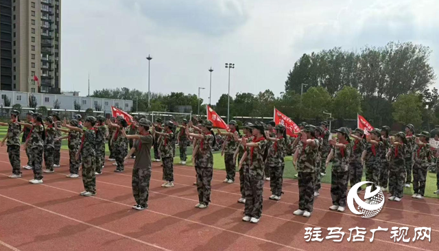 交通安全進(jìn)校園 女子鐵騎護(hù)航開學(xué)季