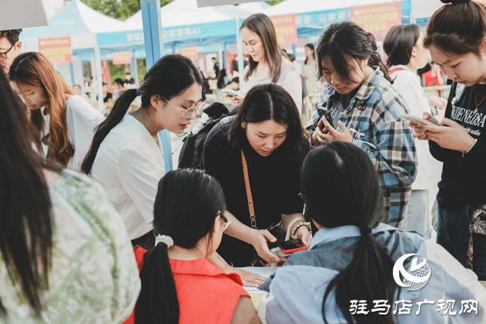 駐馬店幼兒師范高等?？茖W(xué)校喜迎2025級(jí)新生報(bào)到入學(xué)