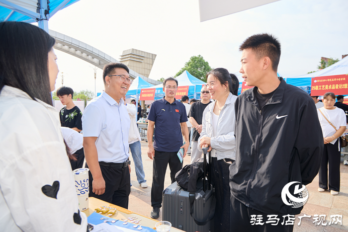 駐馬店幼兒師范高等?？茖W(xué)校喜迎2025級(jí)新生報(bào)到入學(xué)