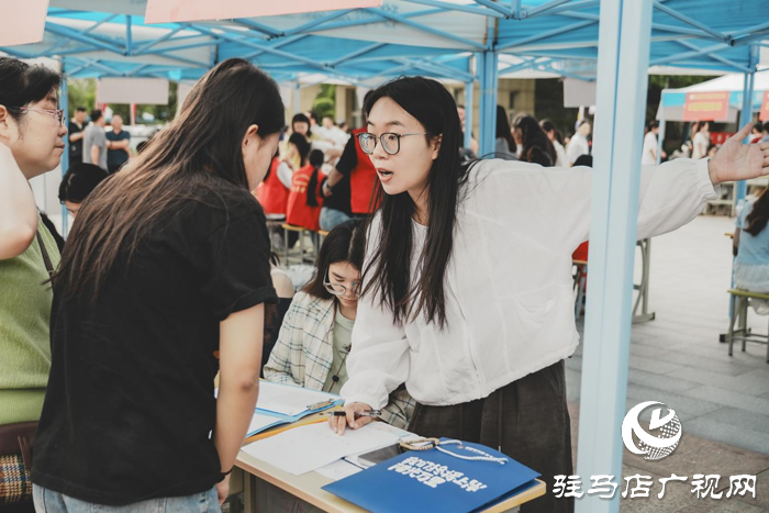 駐馬店幼兒師范高等?？茖W(xué)校喜迎2025級(jí)新生報(bào)到入學(xué)