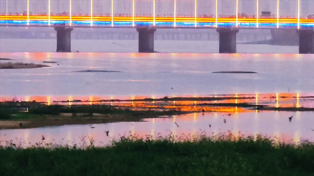 每到傍晚，這個地方的景色很夢幻...