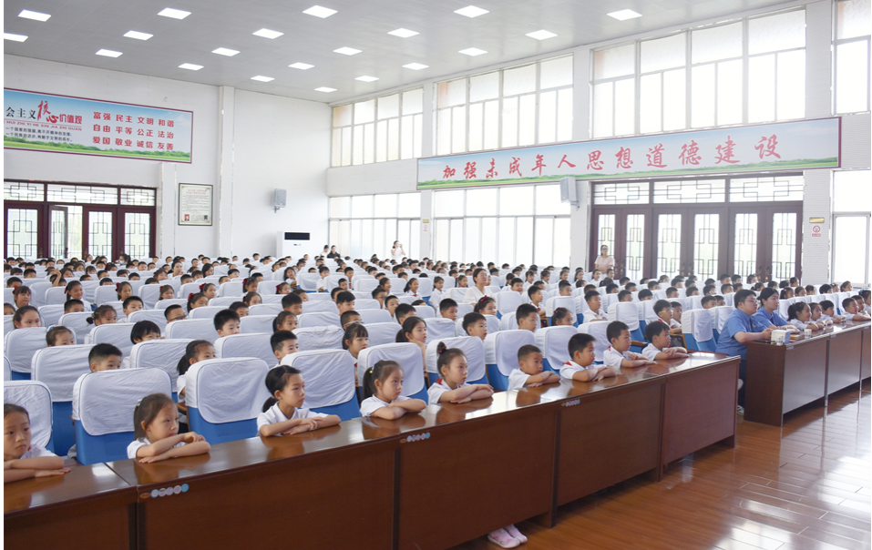 駐馬店第二實(shí)驗(yàn)小學(xué)舉行開學(xué)“第一堂法治課”活動