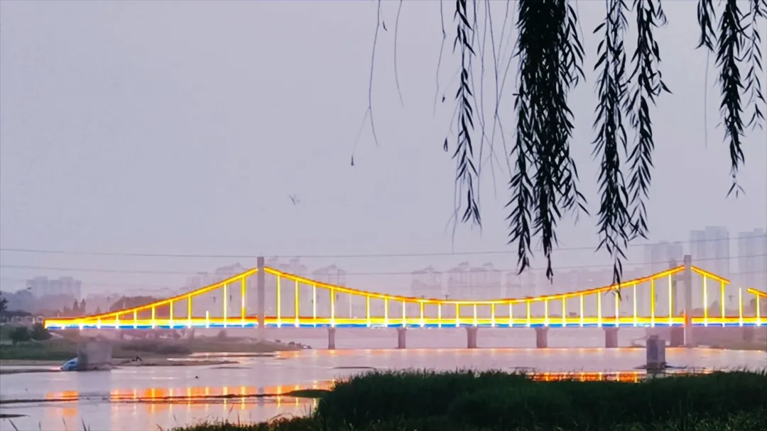 每到傍晚，這個地方的景色很夢幻...