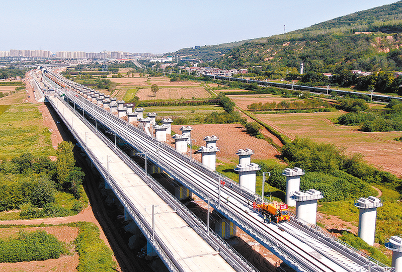 西十高鐵正式啟動(dòng)全線(xiàn)鋪軌