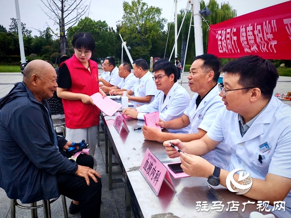  “醫(yī)路同行 健康相伴”——平輿縣人民醫(yī)院專家團義診活動走進輿西湖公園