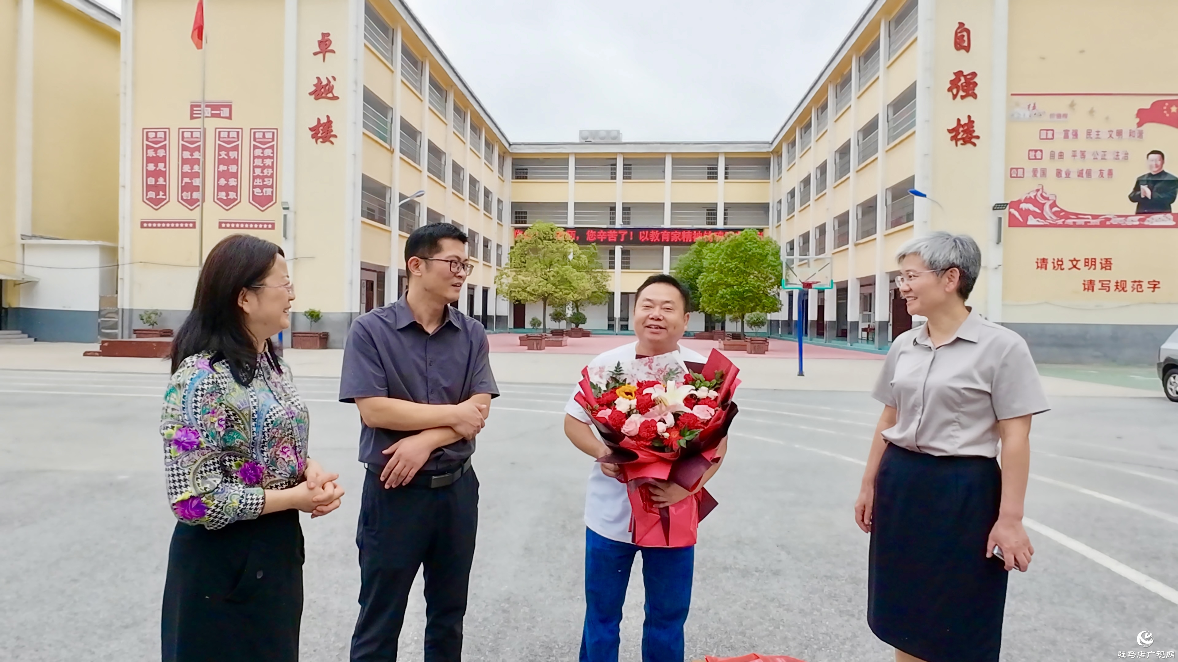 致敬“熱血園丁”!正陽縣教師節(jié)慰問無償獻(xiàn)血教育工作者