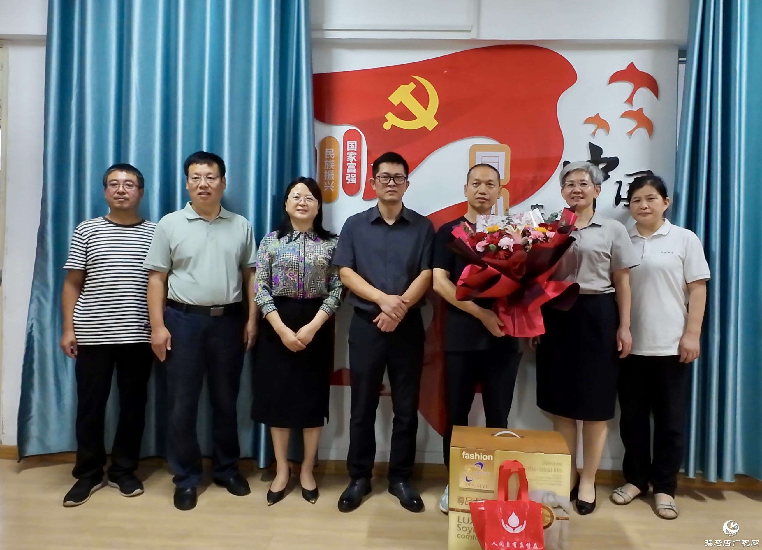 致敬“熱血園丁”!正陽縣教師節(jié)慰問無償獻(xiàn)血教育工作者