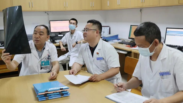 聚焦織網(wǎng) 同質(zhì)發(fā)展——駐馬店市中心醫(yī)院專家團(tuán)走進(jìn)汝南縣中醫(yī)院開展義診活動