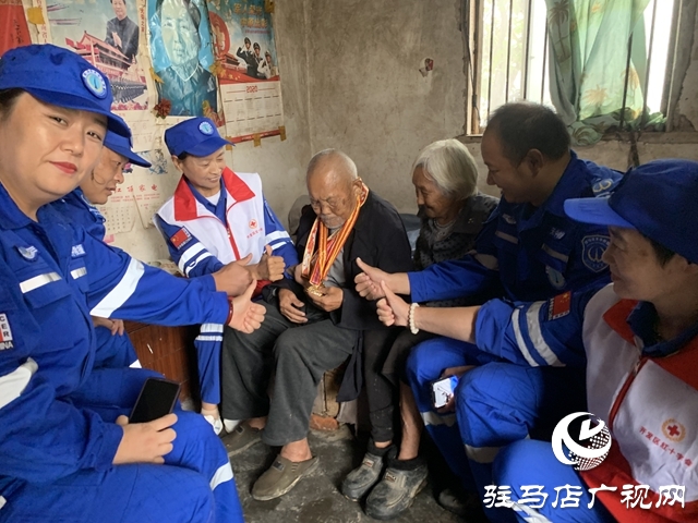 雙節(jié)慰問抗戰(zhàn)老兵 天中救援隊別樣慶周年