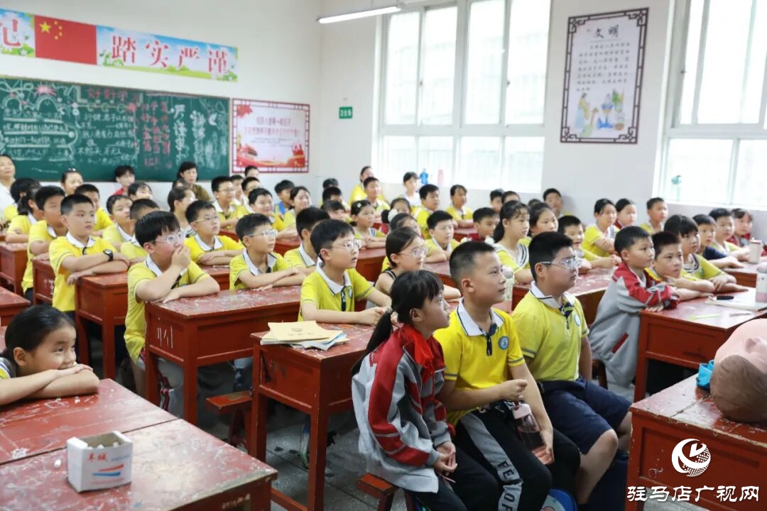 正陽縣人民醫(yī)院開展基本公共衛(wèi)生服務(wù)健康巡講進(jìn)校園活動(dòng)