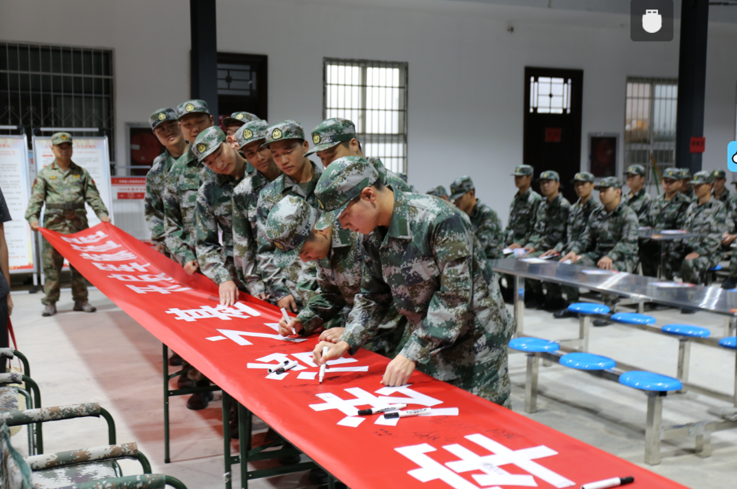 正陽法院聯(lián)手檢察院開展“送法進軍營”活動 助力新兵筑牢法治之基