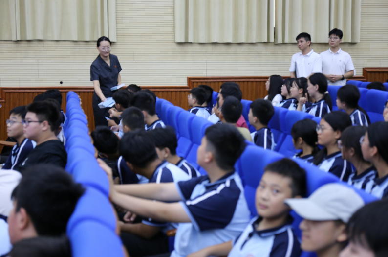 正陽法院開展“開學(xué)第一課”法治宣傳進(jìn)校園活動(dòng)