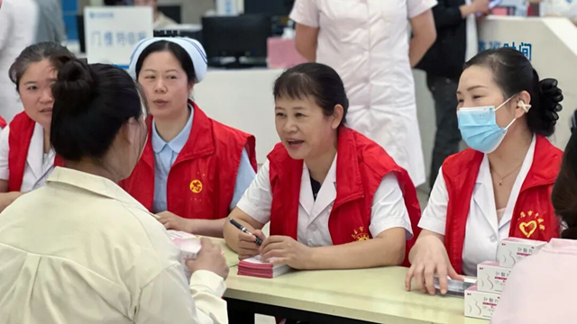 駐馬店市中醫(yī)院開展“預(yù)防出生缺陷日”宣傳活動(dòng)